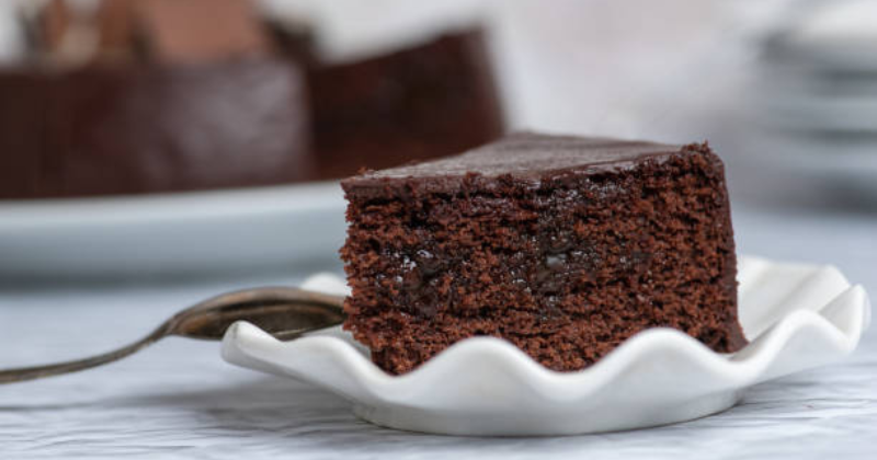 bolo de chocolate com cobertura