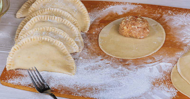 Massa de Pastel Simples com 3 Ingredientes