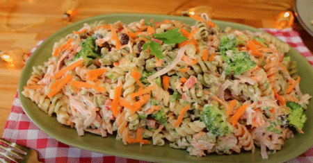 Receita de Salada de Macarrão: Prática e Cheia de Sabor