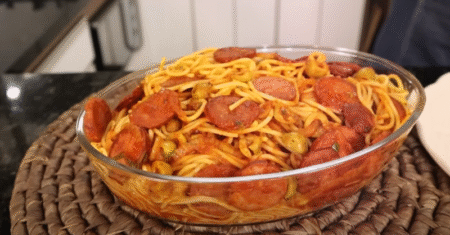 Macarrão com Calabresa Cremoso em Uma Panela Só
